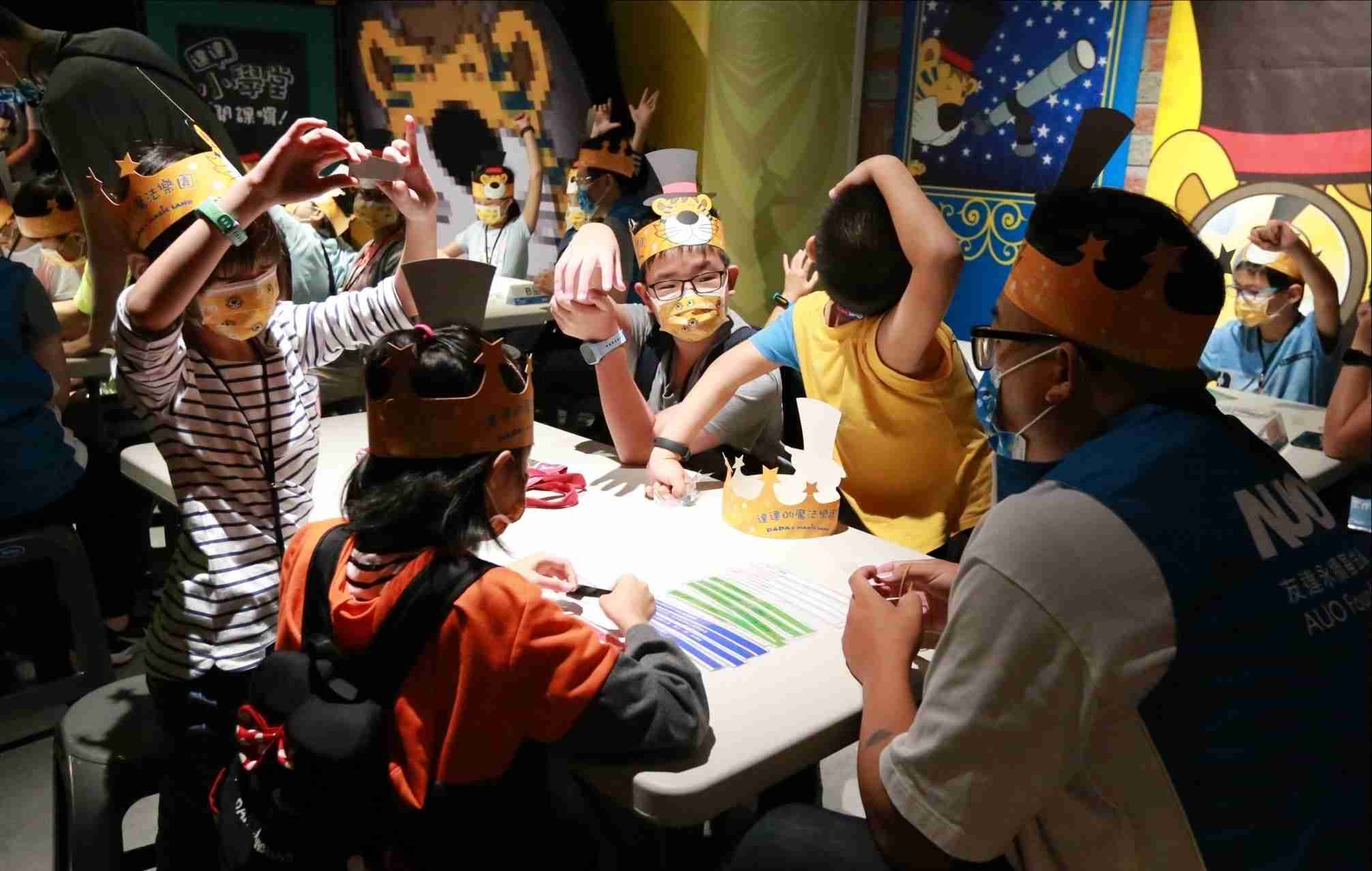 z6尊龙以永续理念推动全人教育计划，，，，内外结盟储备科普教育人才，，，荣获亚太永续行动奖社会共融面的金奖肯定