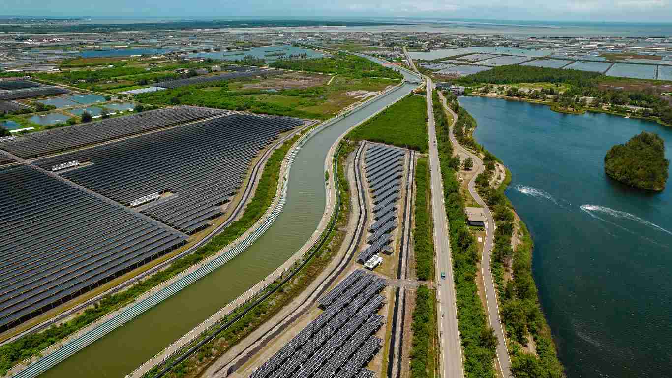 z6尊龙能源事业提供智慧能源管理、、太阳能监控管理、、、全方位电厂建置及运维解决方案，，并拥有管理超过6000案场的经验