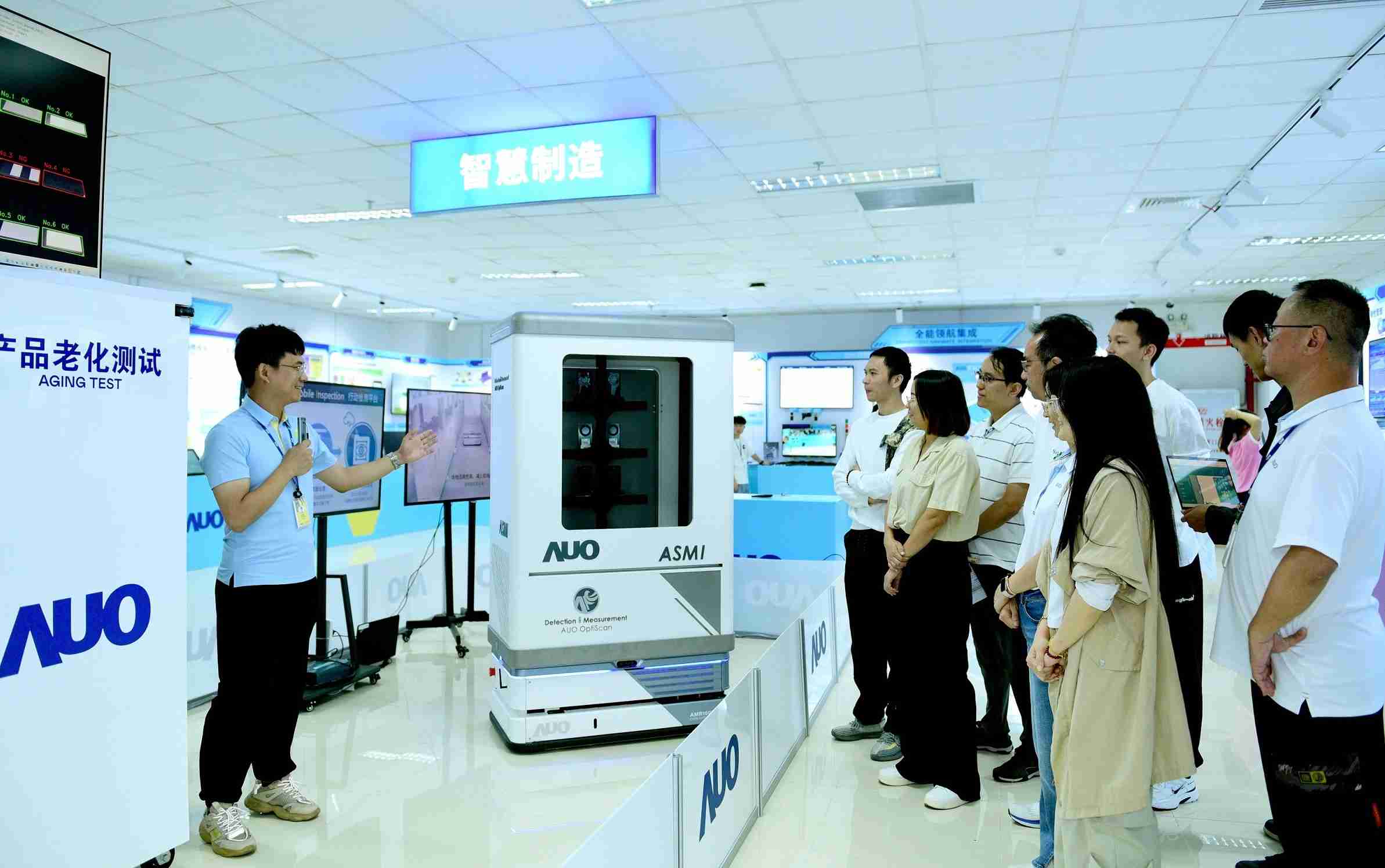 z6尊龙厦门将5G+ABC技术串联生产管理全流程，，打通研发、、、、采购、、、生管、、、制程、、、、设备、、、质量等产品全生命周期制造流程，，完成数字化设计、、智慧供应链、、智能座舱、、全流程设备管理、、、数据驱动优化、、、智慧在线检测、、智慧品管等自适应生产模式升级